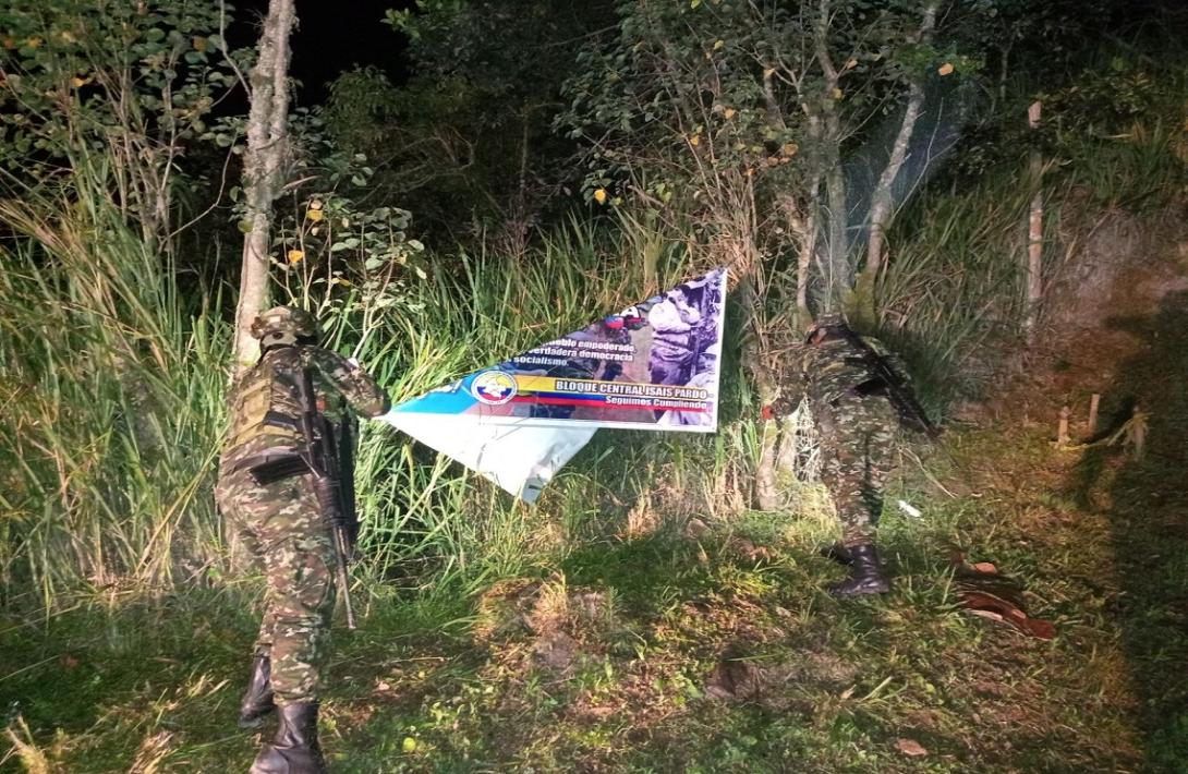Fuerza Pública desmantela vallas de proselitismo ilegal en el occidente del Huila